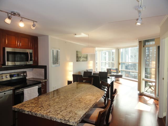 Home Theatre in the Air-Conditioned Suite Sixteen gallery image 2