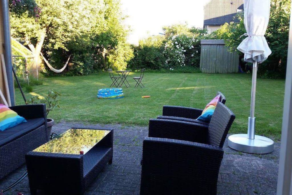 Lounge furniture in the garden.