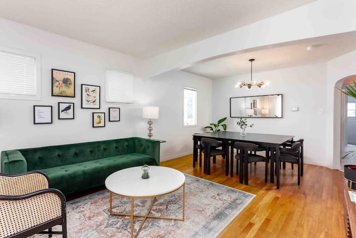 Newly Renovated Vintage 3 Bdr Located Dt/central - Calgary
