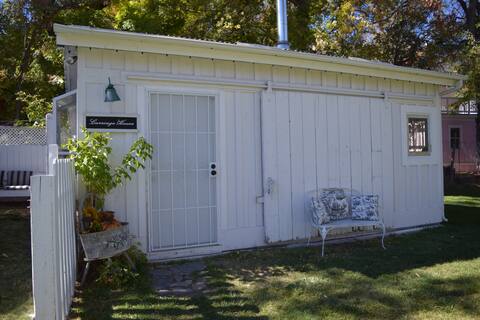 The Carriage House at the White House Inn Genoa