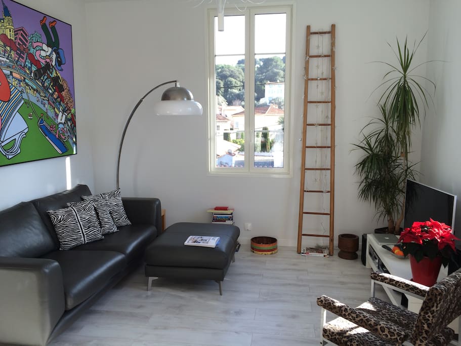 The apartment is full of light!