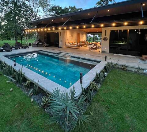 Casa Hiedra Modern Home w/pool in dairy farm