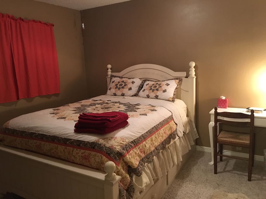 This bedroom has a Queen bed with under drawers, small work desk and closet. I call this the "Queens Room"!
This bed is very comfortable and you will feel like the "Queen" of the house upon arising in the morning!