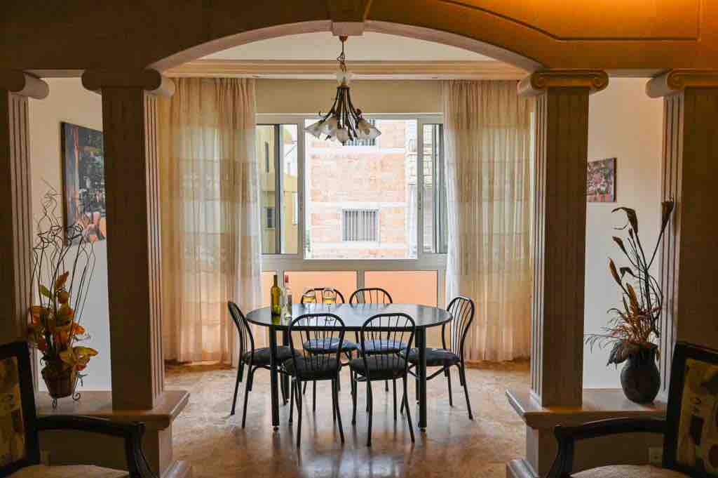 Spacious Apart, 2-min to beach & Old Souk