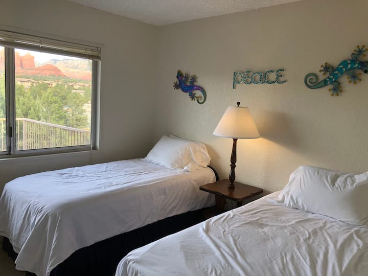 带2张单人床的卧室