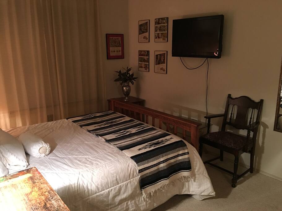 32" flat screen tv, with direct tv