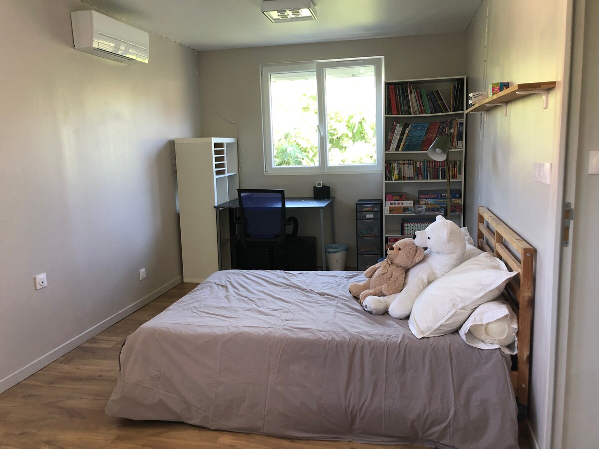 Спалня 2 двойни легла 140