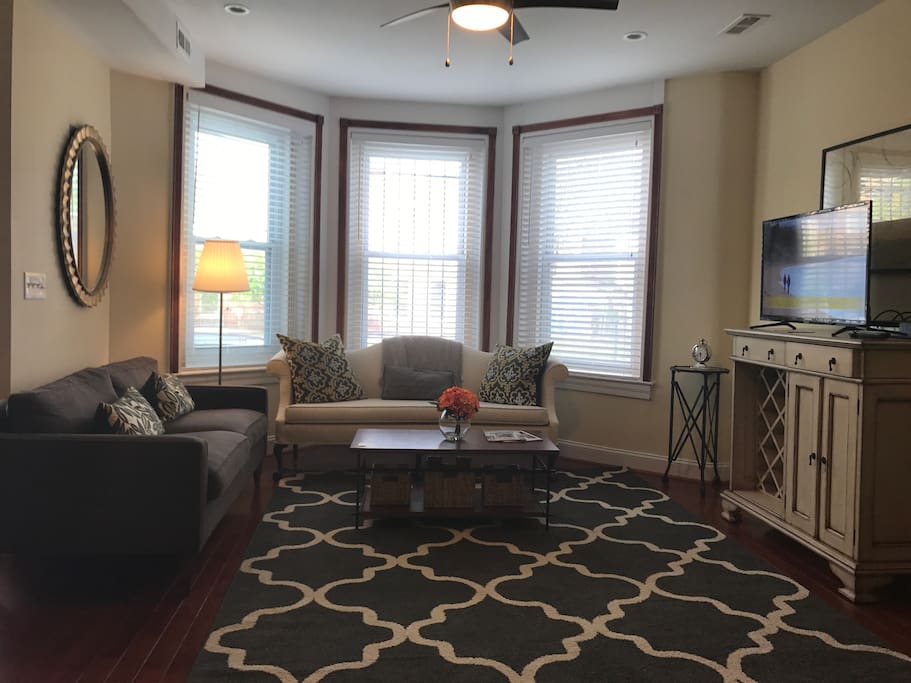 Gorgeous decor - flat screen TV