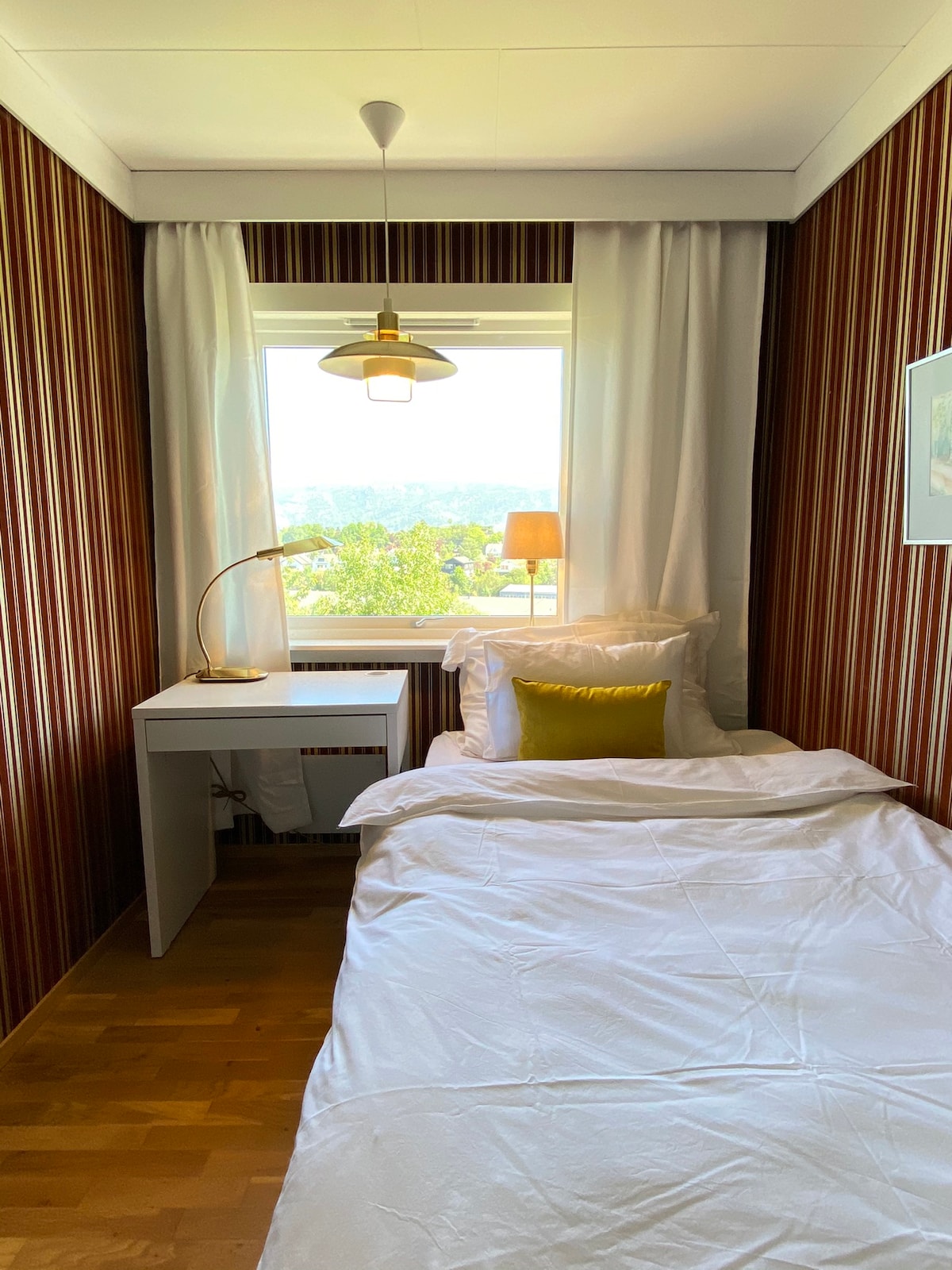 Spálňa so 120 lôžkami a pracovným priestorom. 