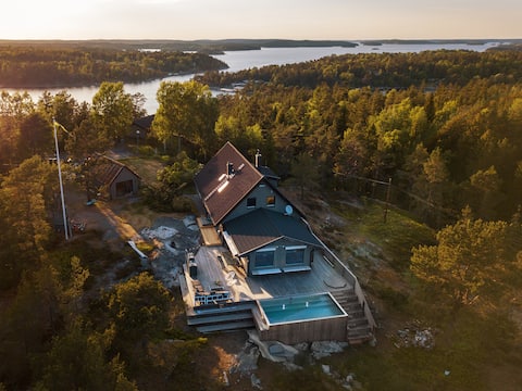 Exclusive house w. heated infinity pool on Dalarö