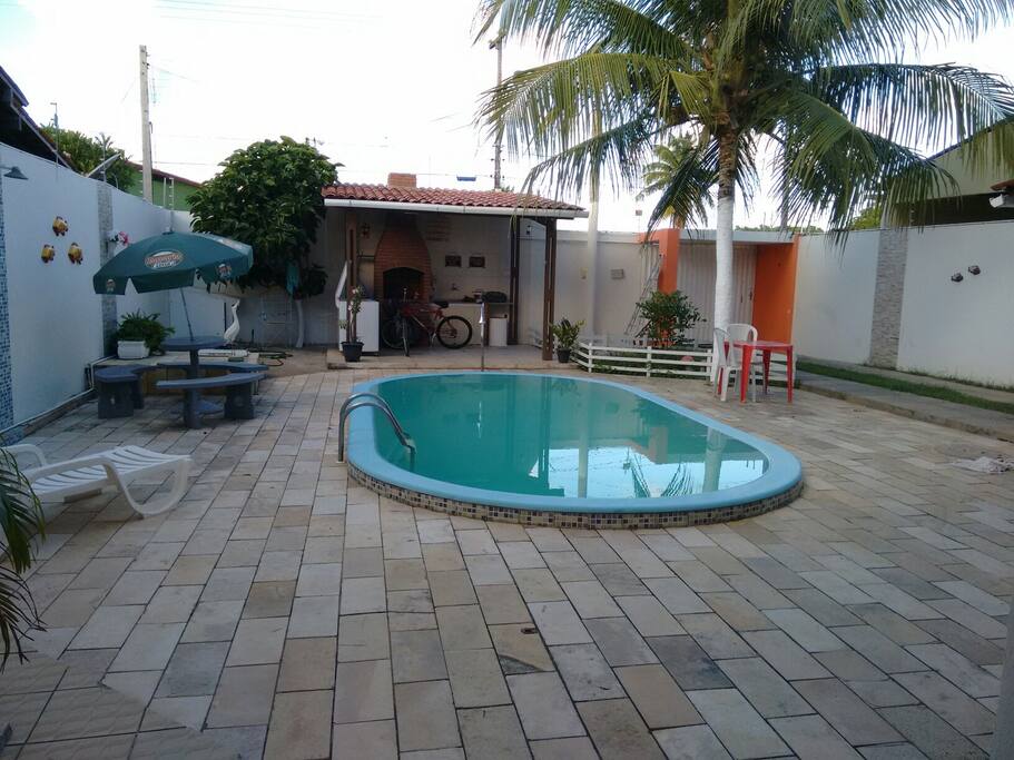 Piscina e churrasqueira
