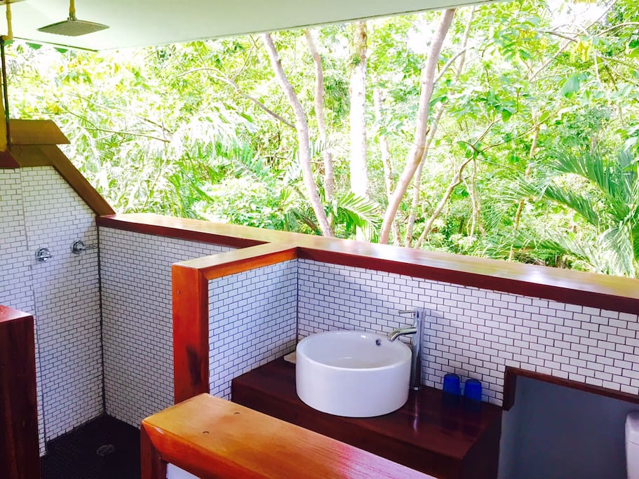 LORO open air bathroom