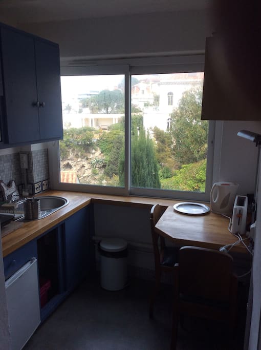 Cuisine séparée 4m2,vue très agréable jardin