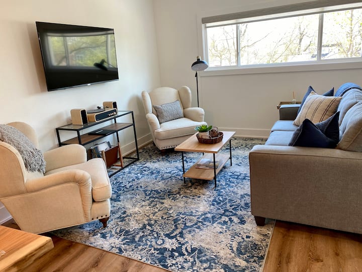 Modern, Cozy Downtown Apartment, Walk To Square, - Bentonville, AR