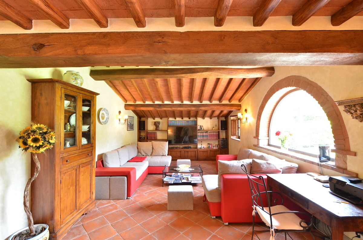 Popular Airbnb listing: Sestuccia in Gaiole In Chianti
