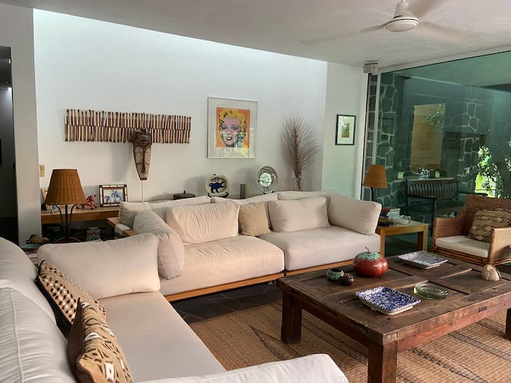 El salón principal es el area de reunión del grupo de amigos o familia 