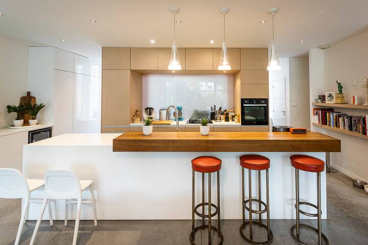 Belle Echoppe rénovée avec jardin – 5 chambres gallery image 2