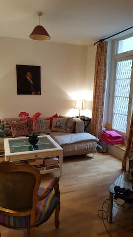 Cosy, eclectic flat in great location