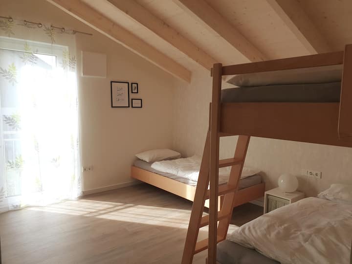 غرفة نوم 2 بثلاثة أسرّة 90 × 200