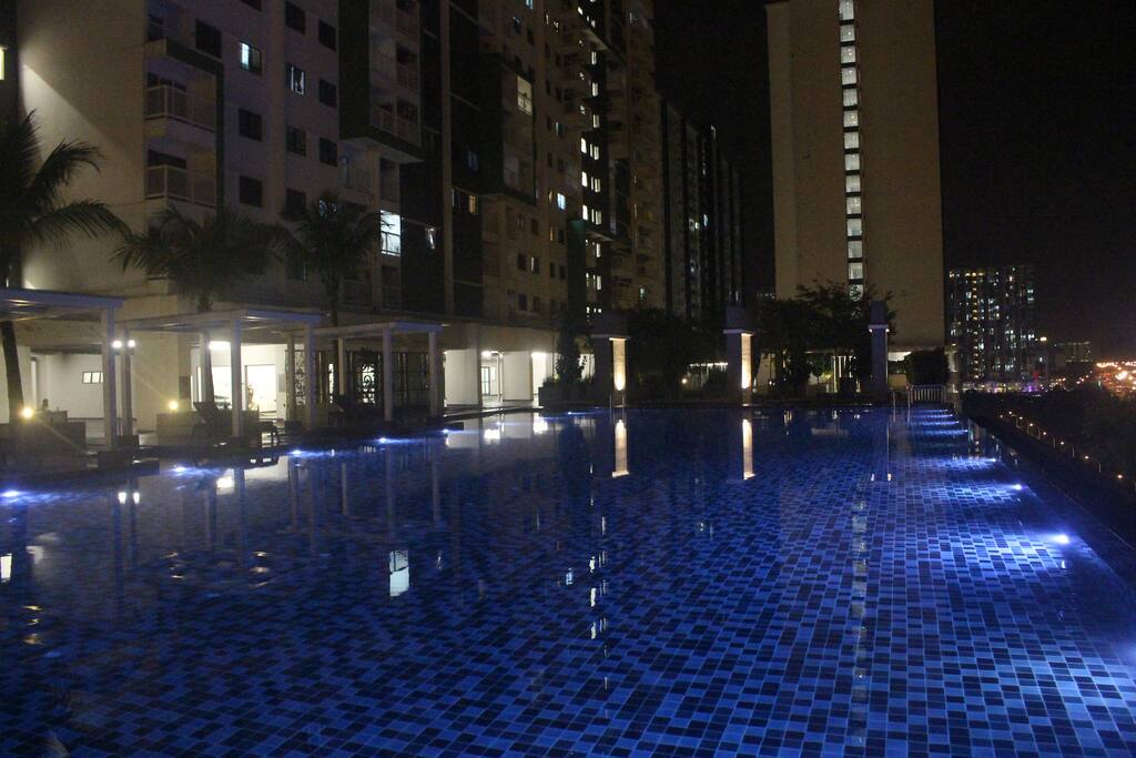 SWIMMING POOL TILL 1OPM