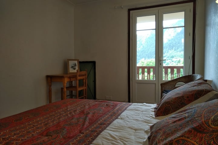 Bedroom with a double bed