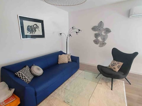 Top performing Airbnb: Bright modern sea escape, 2 bedroom, central in Herceg Novi