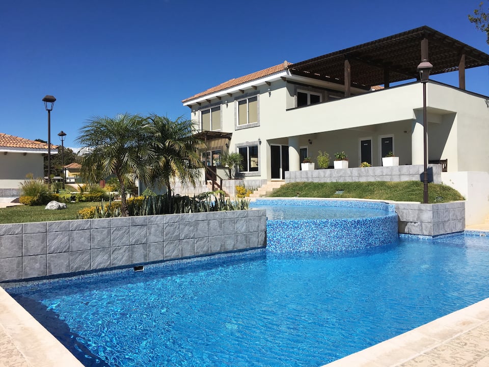 3 POOLS-Gated-24Hr Security-Guatemala-Carretera a El Salvador CA1 & new Carr VAS — photo 1