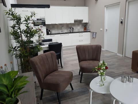 Top performing Airbnb: "Plantlust" surrounded by greenery and close to beach in Wijk 02 Vrouwenpolder