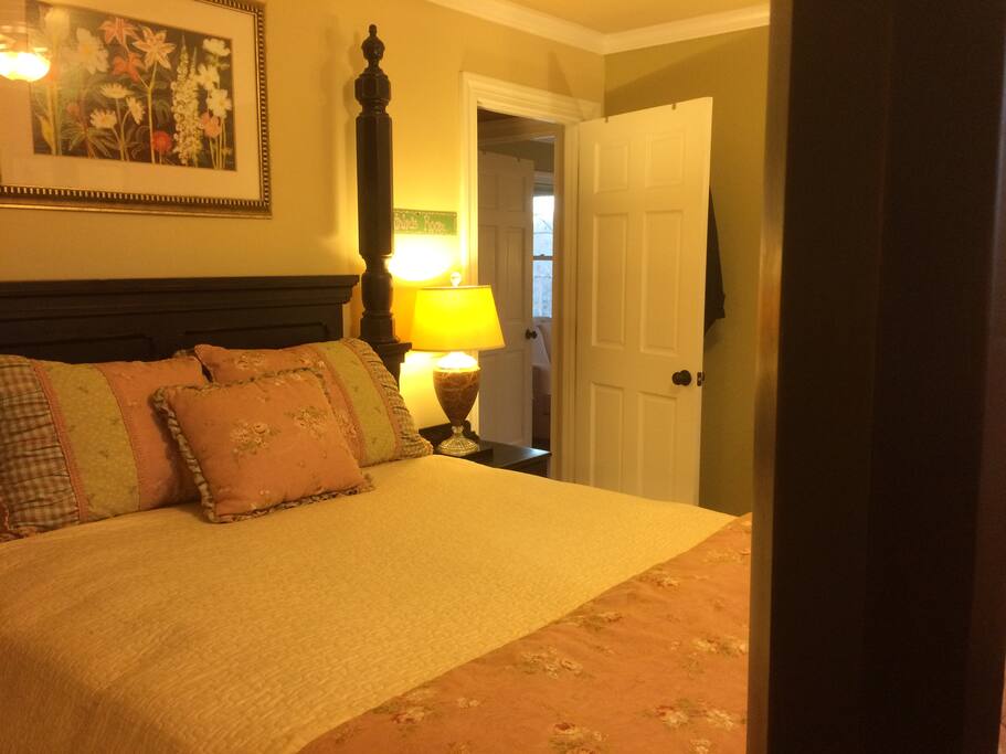 Queen Bed in Private Room