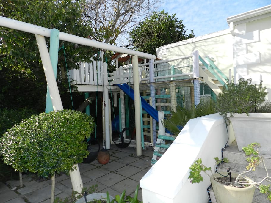 Kids jungle gym