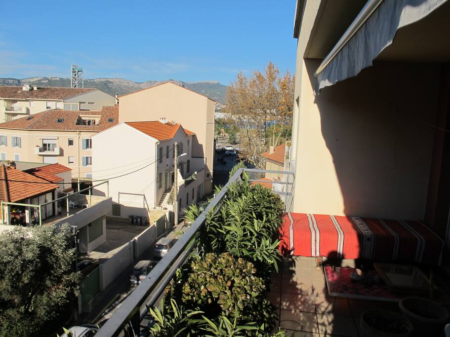 terrasse 12m2, vue sur la Baou de Quatre Ouro et petit vue mer