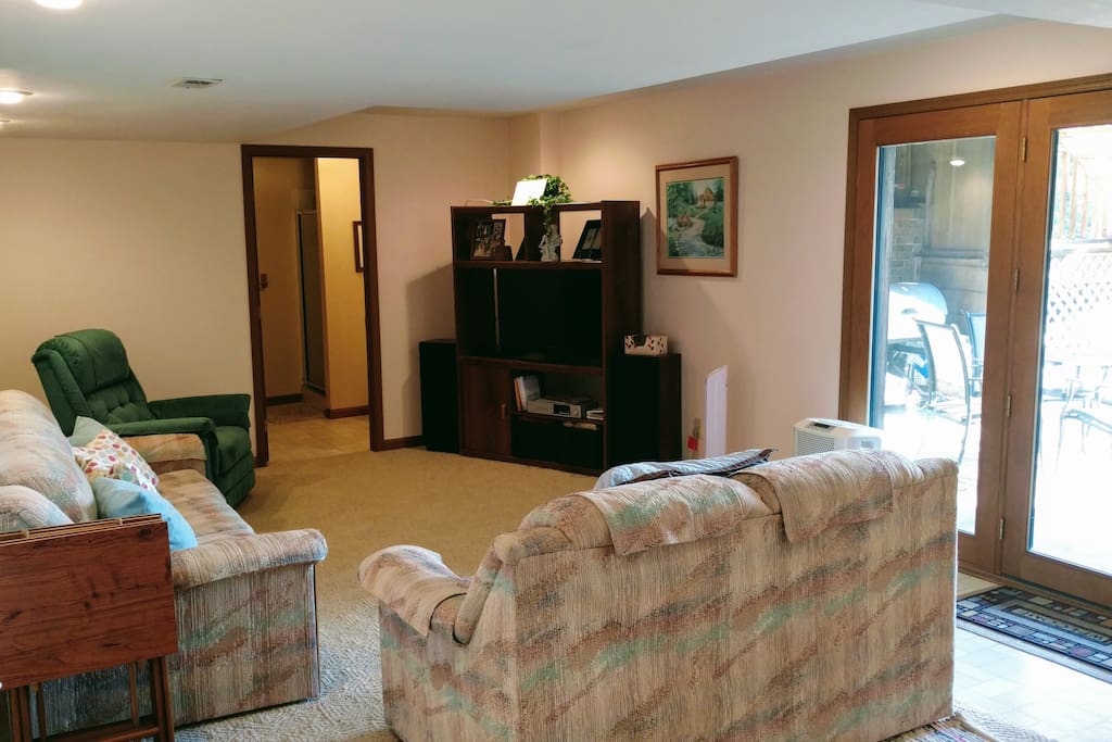 Family Room - Entrance - Full Bath