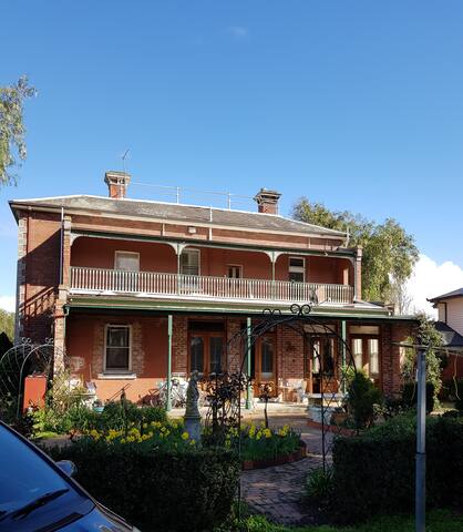 Stay in a Mansion in Yarraville with parking gallery image 2