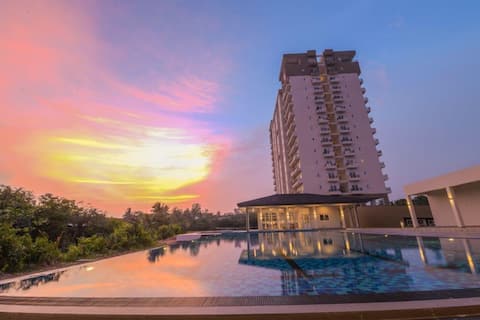 Fairway GalleCozy 2BR Apartment Near Beach & City