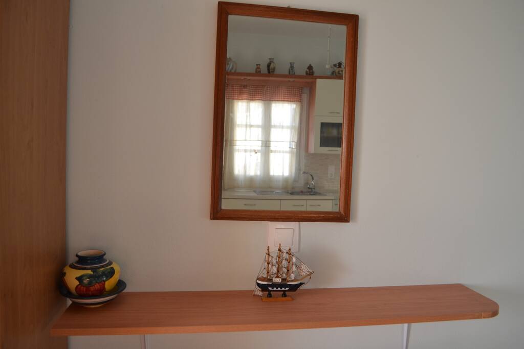 Thalasea mirror