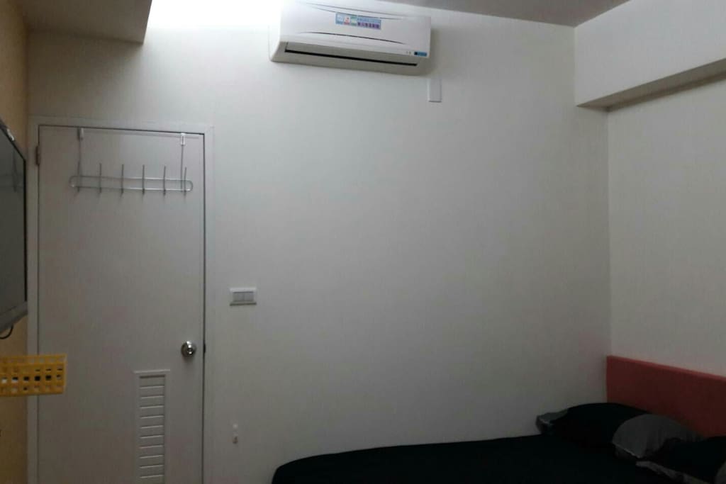 Air-com and the bed