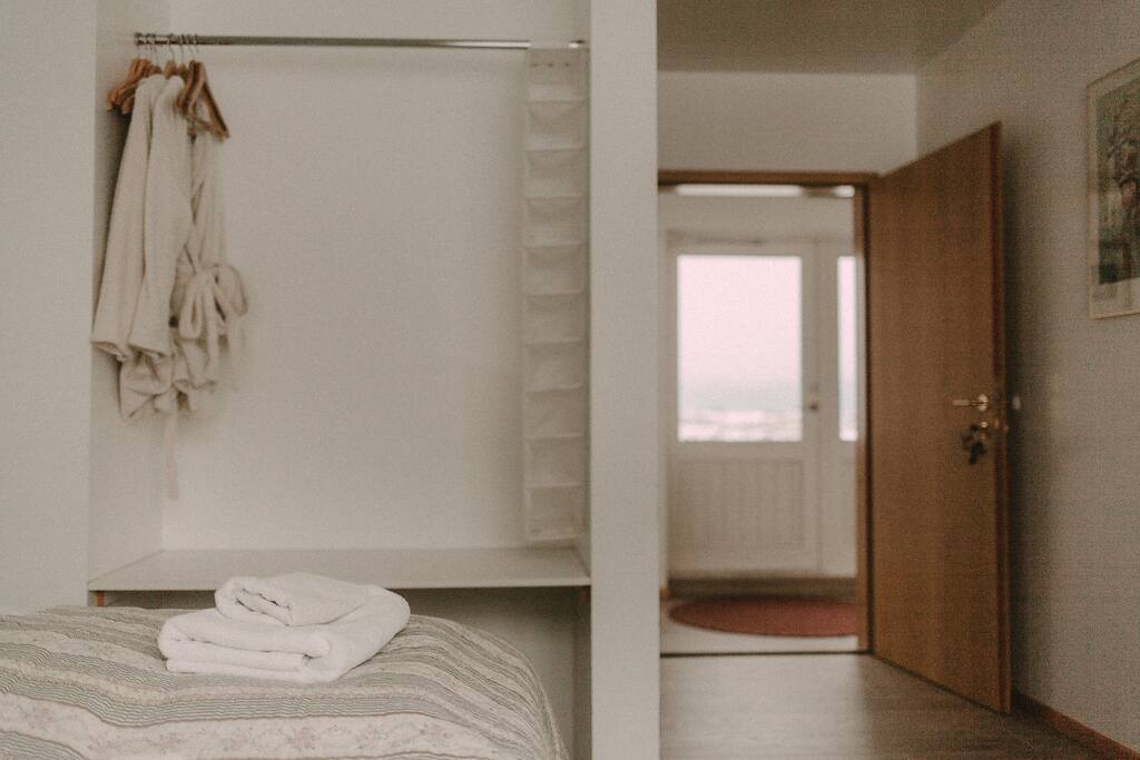 Double room with a private bathroom in the main building in Hestheimar. In the room you can find towels and bathrobes for use.