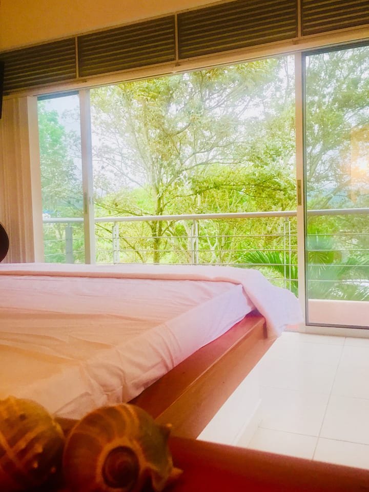 POGLED NA SPAVAĆU SOBU NA DRUGOM KATU