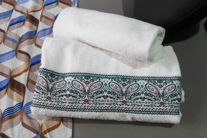 Vaš će smještaj biti još udobniji s ručnicima za lice i tijelo te šamponom i sapunom.