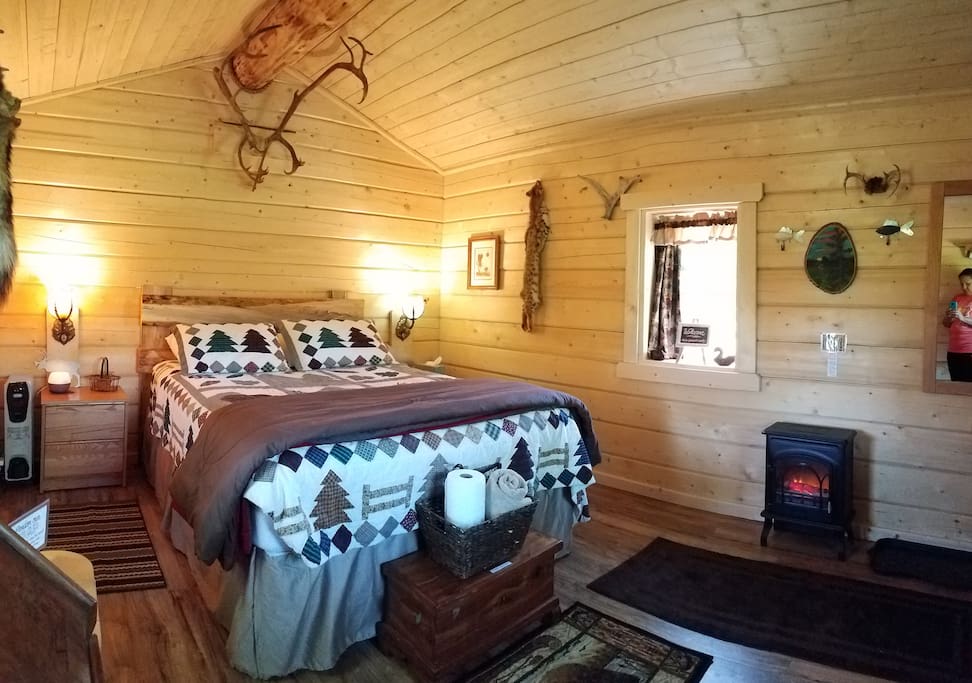 Our private, one-room cabin is waiting for you! Electric heater simulates a cozy fire.