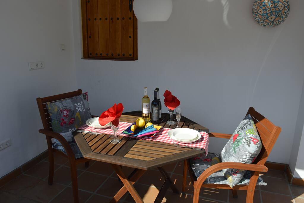Alfresco dining