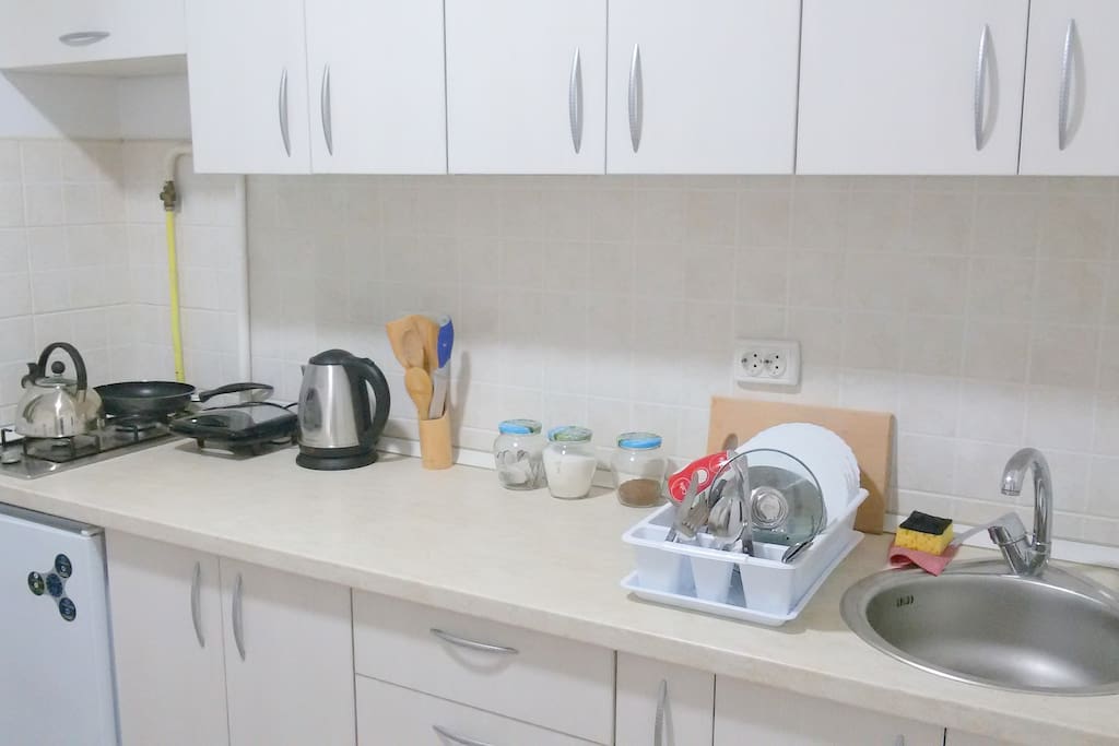 Fully equipped Kitchen
Dining table
Kitchenware
Electric kettle
Refrigerator etc