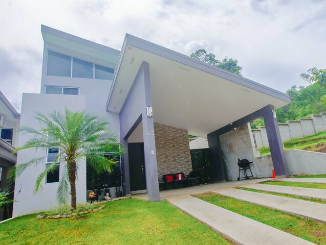 Casa en Condominio cerca de Aeropuerto y Playas