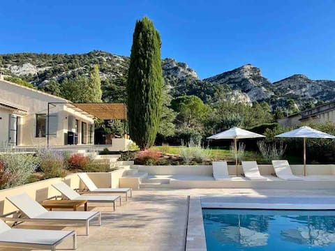 Chic villa at the foot of the Luberon