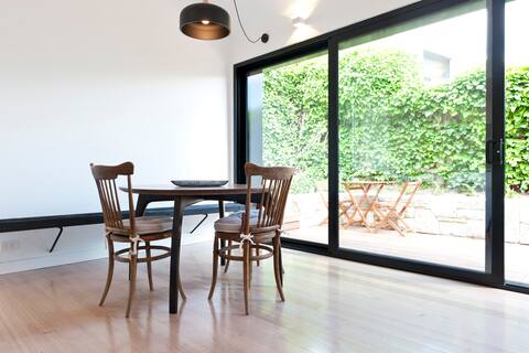 Popular Airbnb listing: Hobart 101 in Hobart