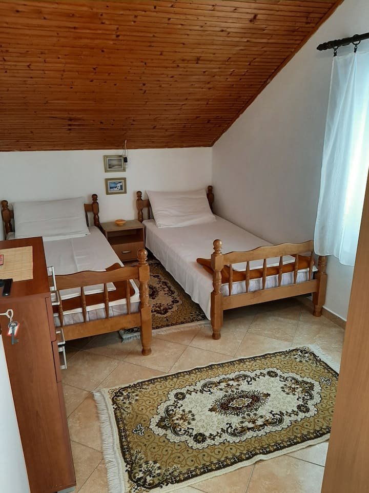 dhomë gjumi - një