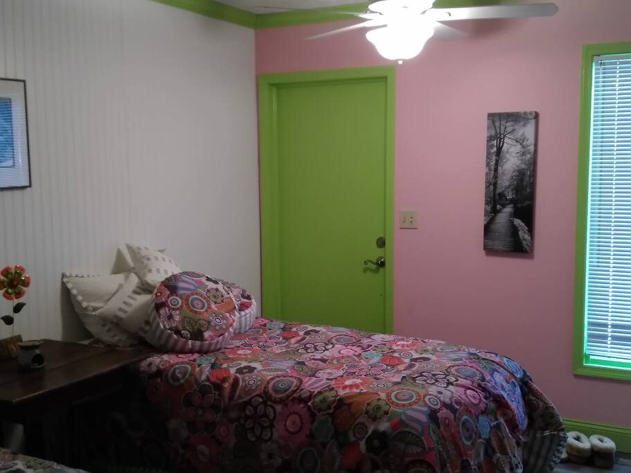 Private Entrance - The Sixties Retro Room