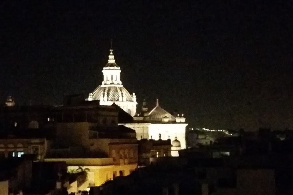 VISTAS NOCTURNAS DESDE TERRAZA PRIVADA