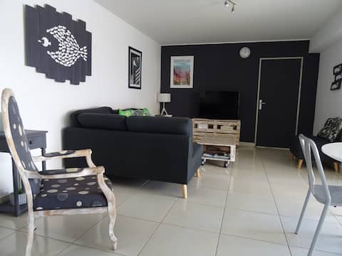 Top Airbnb: Modern 2-bedroom apartment 100 m from the beach in Saint Pierre