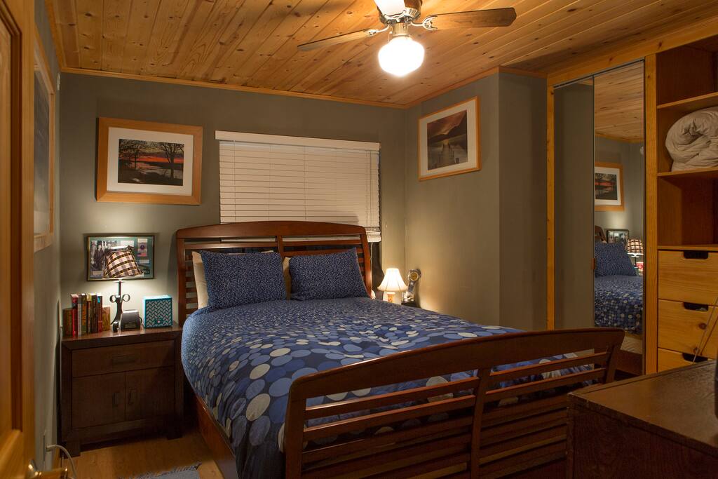 Comfortable, romantic and charming master with Queen Bed and Heater and Fan